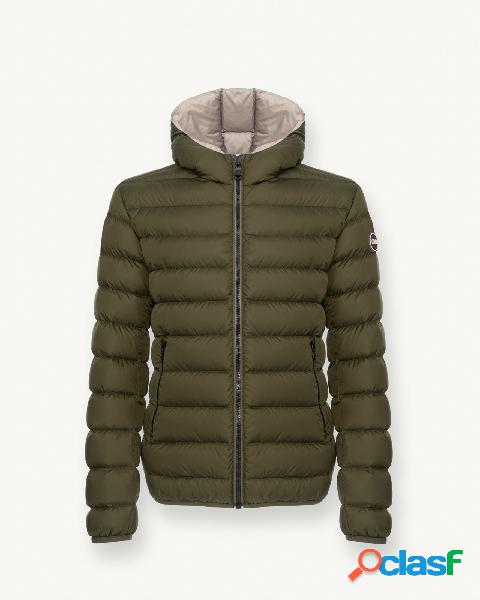 Piumino verde militare con cappuccio in nylon semilucido con