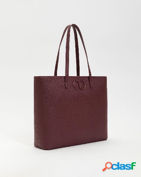 Shopping bag bordeaux in similpelle con fibbia logo smaltata