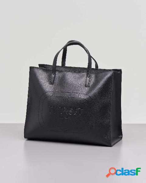 Shopping bag nera in similpelle effetto martellato con logo