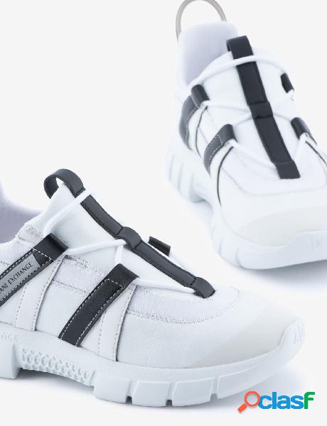 Sneakers bianche in tessuto tecnico con strisce bicolore