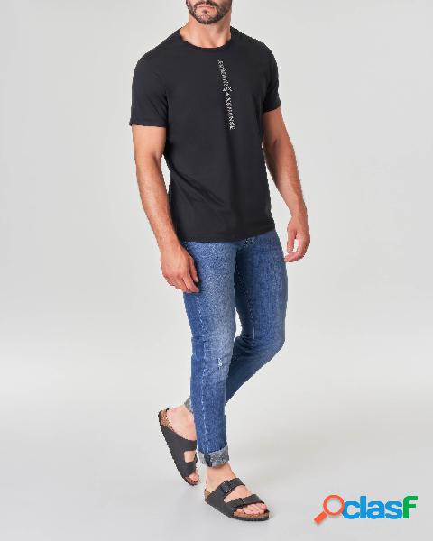 T-shirt nera mezza manica in pima cotton con logo verticale
