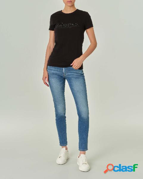 T-shirt nero in cotone stretch con scritta nera in glitter e