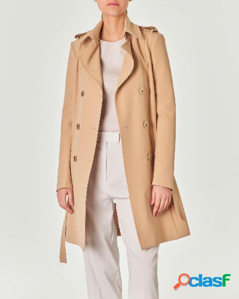 Trench beige corto doppiopetto in twill bielastico con