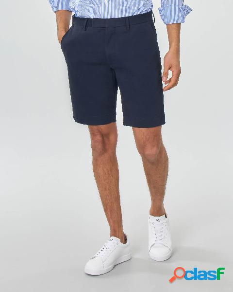 Bermuda chino blu in cotone elasticizzato con cinturino