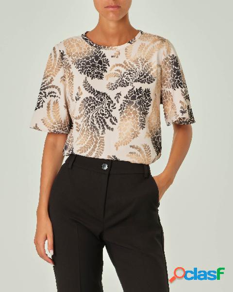 Blusa avorio in crêpe stretch a fantasia botanica cammello