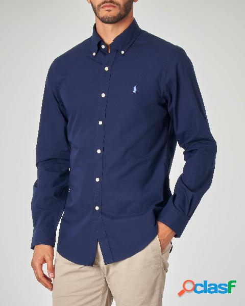 Camicia blu slim-fit in popeline di cotone con collo button