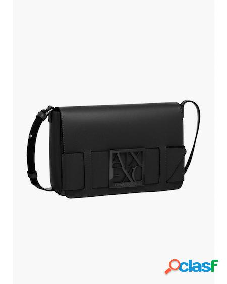 Cross bag nera in similpelle con maxi fibbia a specchio tono