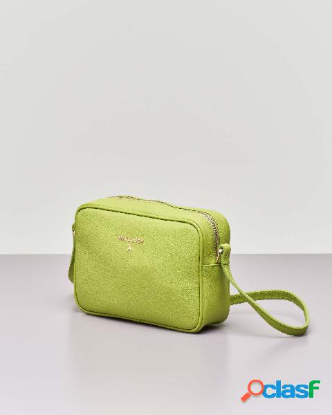 Cross bag verde mela in pelle effetto martellato con scritta