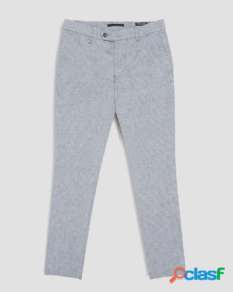 Pantalone chino grigio in misto lino e cotone microarmatura
