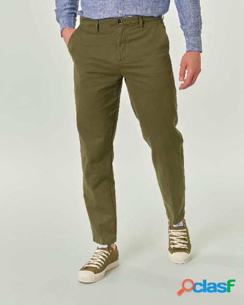 Pantalone chino verde militare in misto cotone e lino