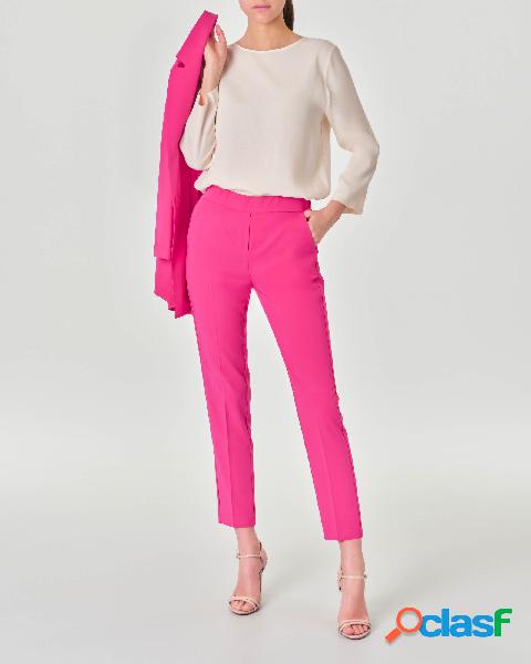 Pantaloni color fucsia in tessuto tecnico stretch con