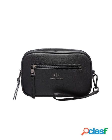Pochette nera in similpelle martellata