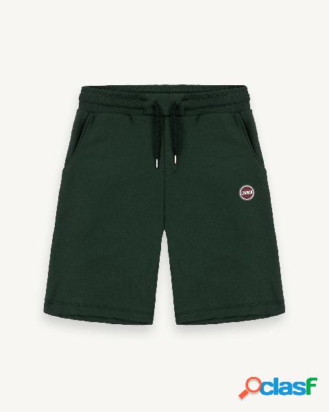 Bermuda verde scuro in felpa di cotone con logo bollo