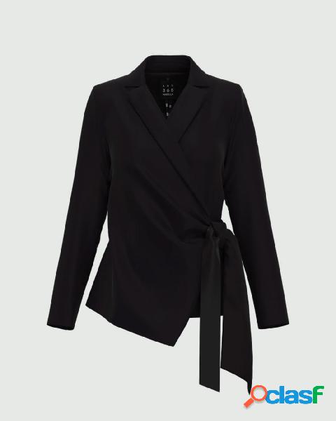 Blazer nero in crêpe envers satin con rever classico e