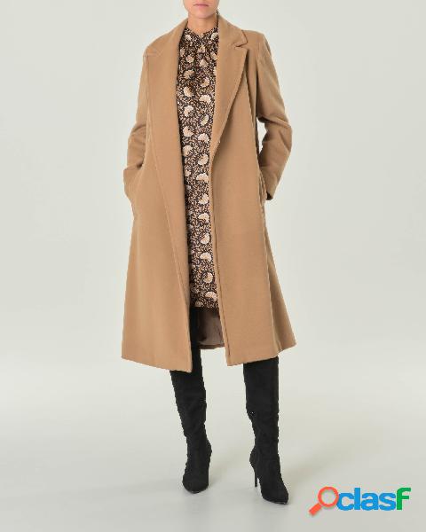 Cappotto a vestaglia color cammello in panno di misto lana