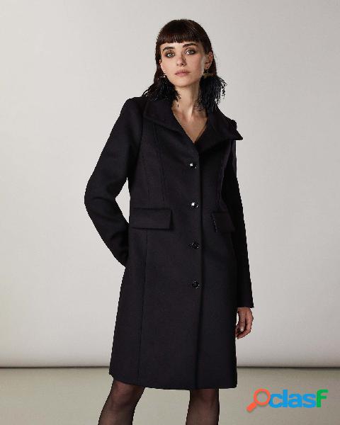 Cappotto in panno di lana vestibilità regular e lunghezza
