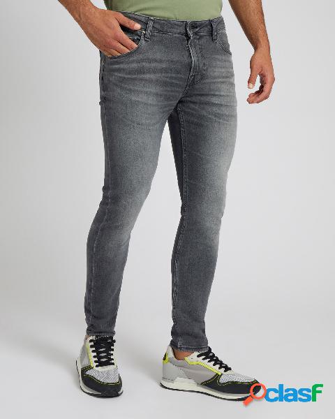 Jeans Chris superskinny grigi in cotone stretch stone washed