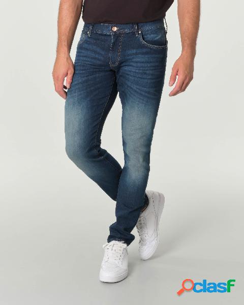 Jeans J14 skinny lavaggio scuro stone washed con baffature