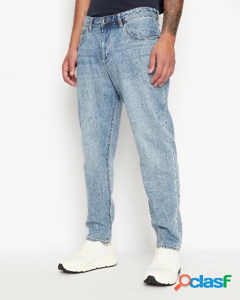 Jeans J90 carrot-fit lavaggio bleach con baffature