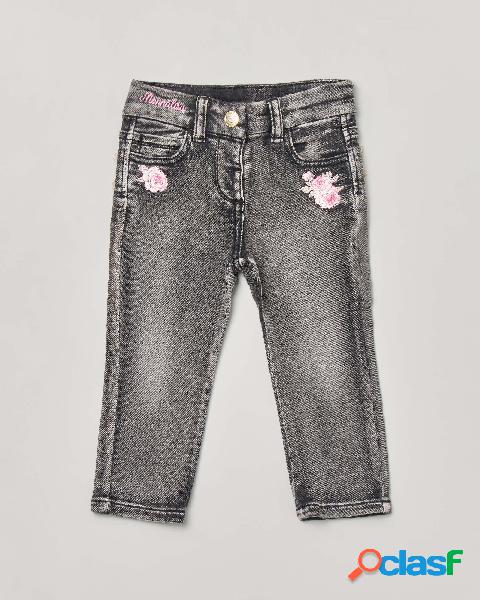 Jeans in denim di cotone stretch nero stone washed con fiori