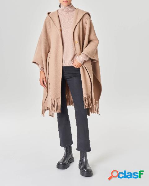 Mantella con cappuccio color cammello in lana vergine con