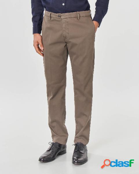 Pantalone chino marrone in tricotina di cotone stretch