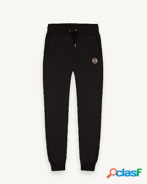 Pantalone nero in felpa di cotone con patch porta logo