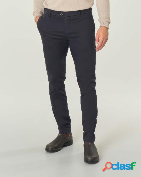 Pantaloni chino blu punta spillo in misto cotone stretch