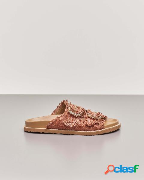 Sandalo color cuoio in pelle intrecciata con doppia fascetta