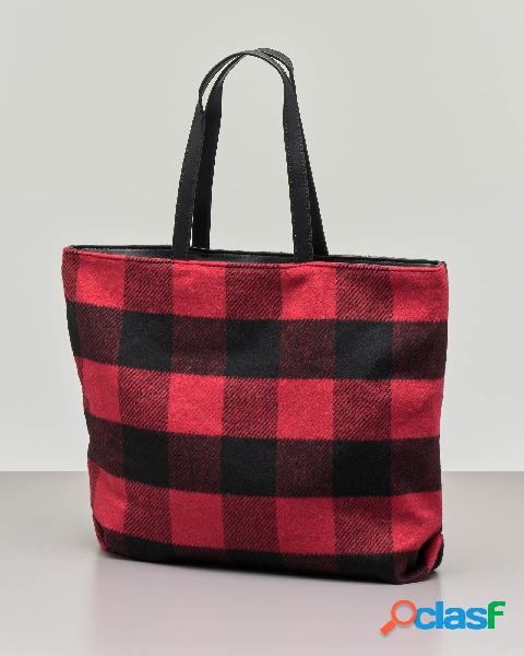 Shopping bag a fantasia check rosso e nero con pochette
