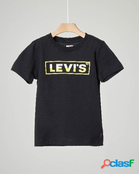 T-shirt nera mezza manica con logo giallo 3-8 anni