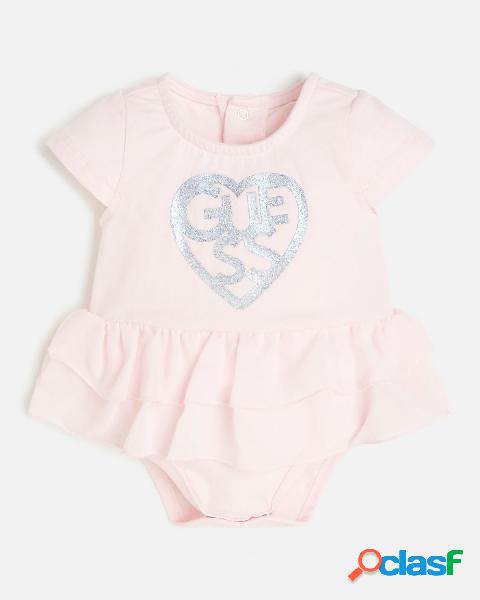 Body rosa in cotone stretch con gonna a balze e logo a cuore