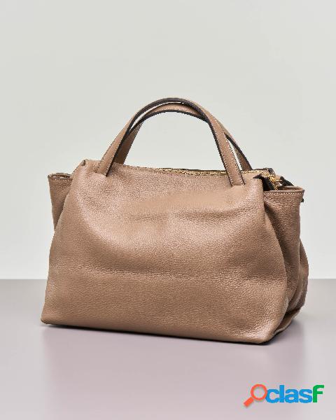 Borsa a mano in pelle morbida effetto martellato beige scuro