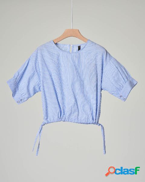 Camicia azzurra in cotone a righe bianche con maniche corte