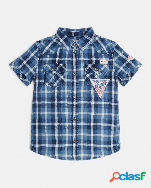 Camicia mezza manica blu a quadri con taschini e logo patch