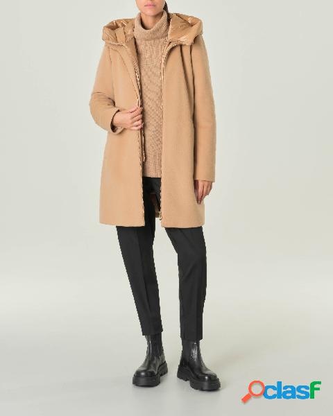 Cappotto media lunghezza color cammello in panno di misto