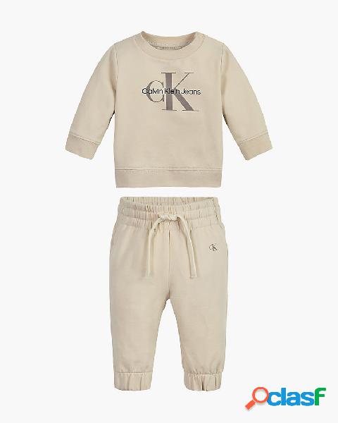 Completo tuta beige con pantalone e felpa in tinta con logo