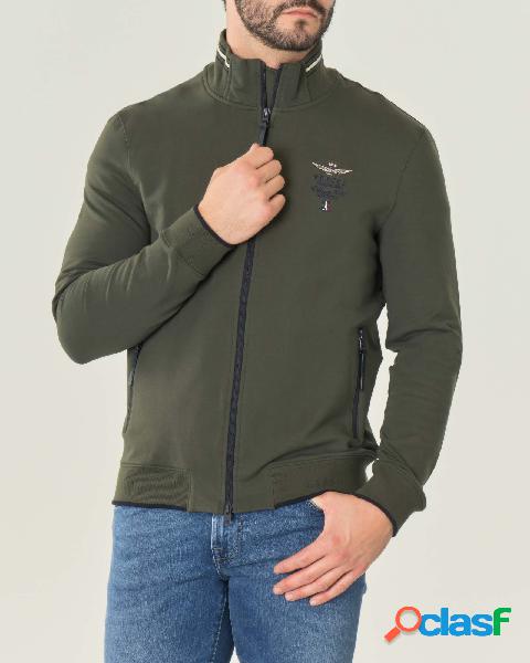 Felpa verde militare con chiusura zip e logo Frecce