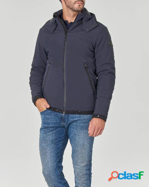 Giubbino blu in tessuto tecnico stretch con cappuccio