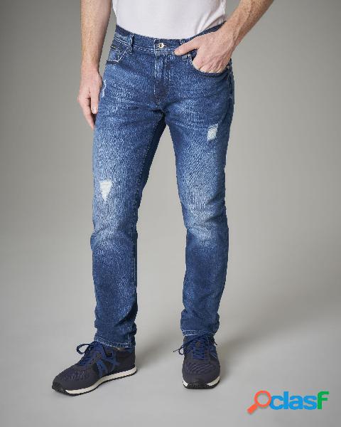 Jeans J13 slim-fit lavaggio medio con abrasioni