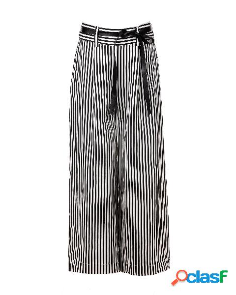 Pantalone palazzo a righe bianche e nere in viscosa con