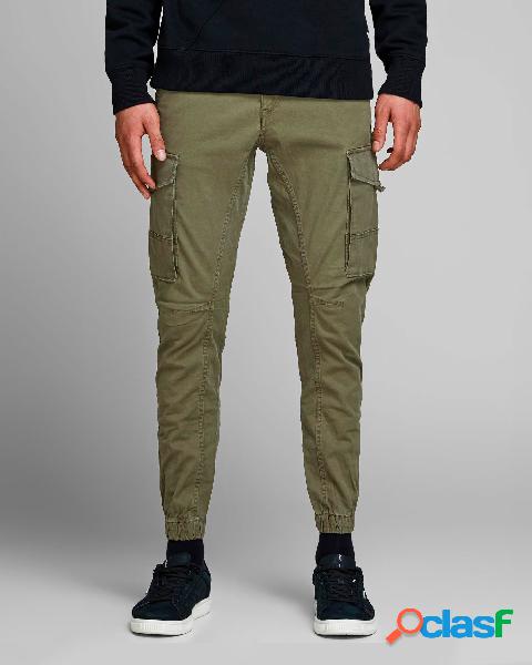 Pantaloni cargo verde militare slim fit in cotone stretch