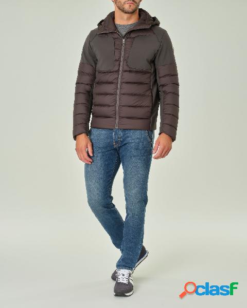 Piumino antracite con cappuccio in nylon stretch con inserti