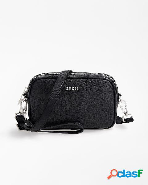Pochette nera in ecopelle martellata con listino a mano e