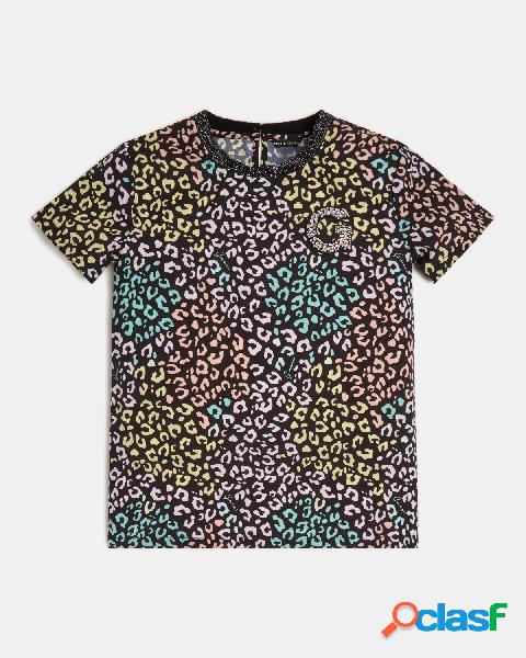 T-shirt nera mezza manica con fantasia maculata multicolor