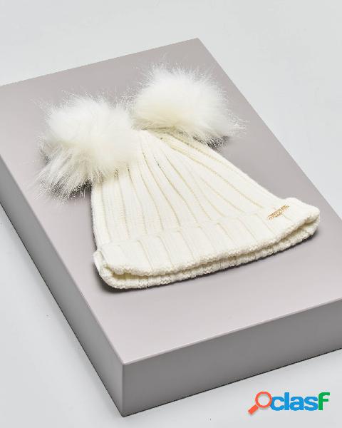 Berretto bianco a coste con pompon in pelliccia S-L