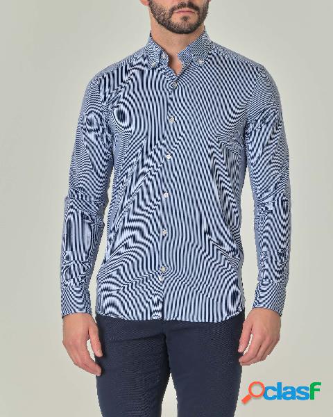 Camicia bastoncino bianco e blu in tessuto tecnico con collo