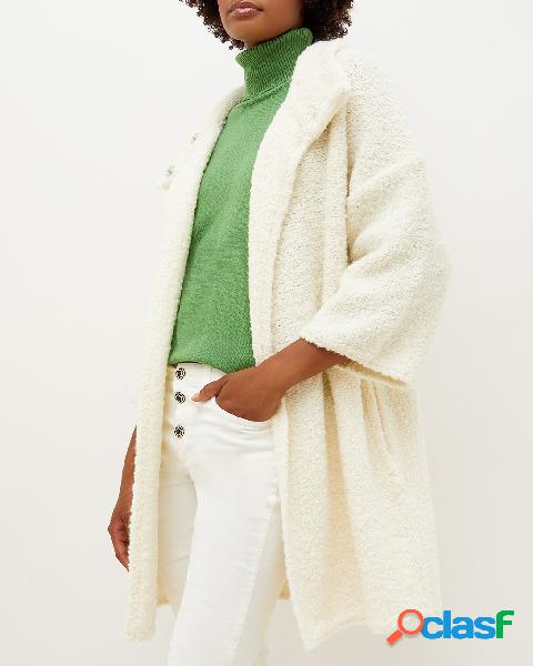 Cappotto bianco in maglia bouclé di misto lana e alpaca a