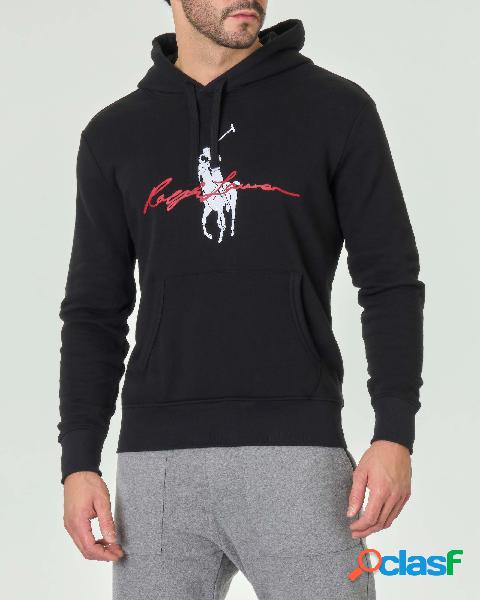 Felpa nera con cappuccio e tasche a marsupio con maxi logo