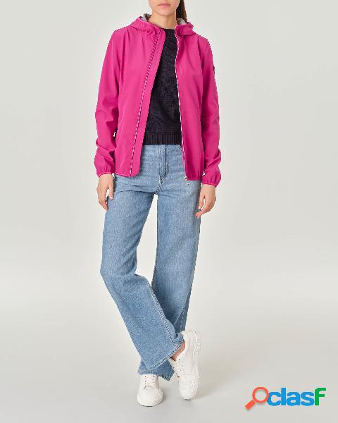 Giubbino fucsia in softshell elasticizzato con colletto alto